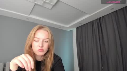 AnnyFourse online show from December 8, 7:15 am