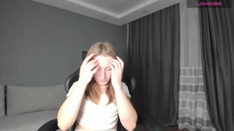 AnnyFourse online show from December 22, 5:53 pm