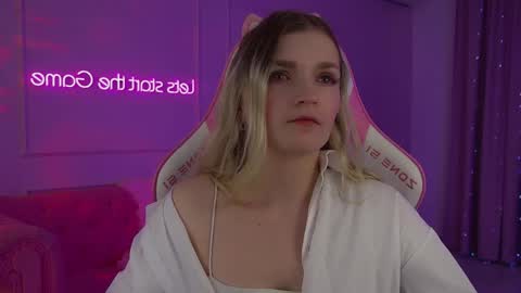 annyraii online show from March 2, 6:25 am