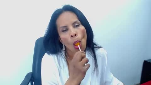 Anthonelaa   online show from March 6, 10:15 pm