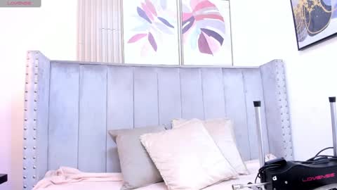 anya_belth online show from September 15, 7:43 pm