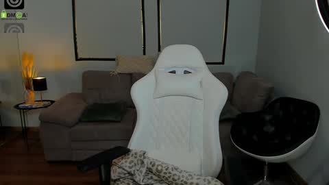 Anya online show from December 4, 1:46 pm