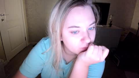 appleyummybuns online show from November 12, 4:16 pm