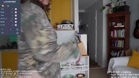 aravis online show from October 25, 7:10 pm