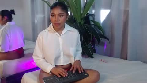 aria_stone1 online show from June 25, 1:57 pm