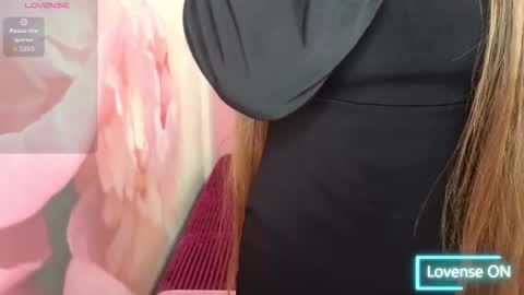 AriaGray online show from November 3, 2:32 pm