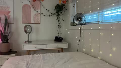 Aria  online show from October 8, 12:26 am