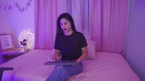 ARIANAA online show from March 6, 2:56 pm