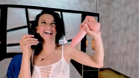 ariannarussell1 online show from October 19, 6:32 pm