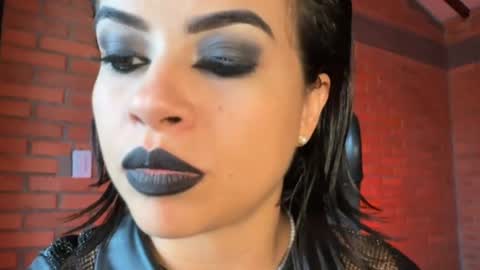 ariannasmyth online show from April 30, 9:30 pm