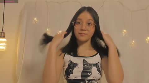 ariawalker_ online show from January 15, 9:32 pm