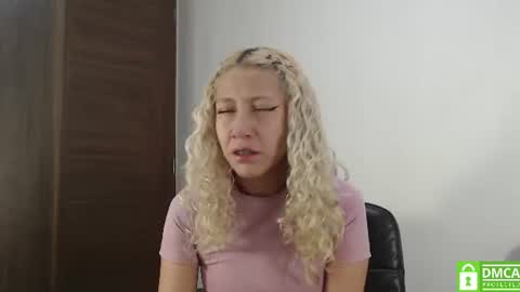 Ari Bunnie  online show from June 26, 4:14 am
