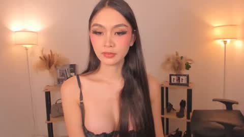 MIRA GREYSON online show from February 24, 2:59 pm