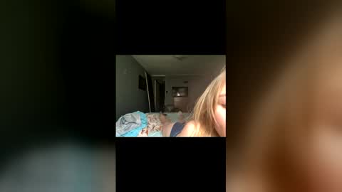 arielwilson00 online show from May 20, 9:56 pm