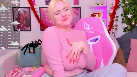 art_lovee_ online show from December 23, 2:37 am