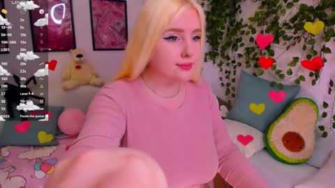 art_lovee_ online show from February 21, 6:36 am