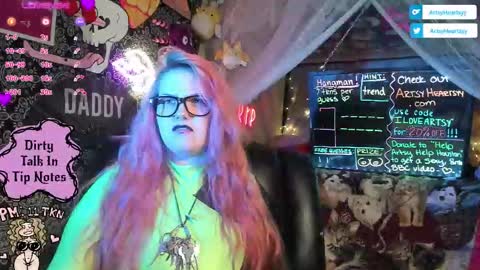 ArtsyHeartsyy online show from December 20, 2:48 am