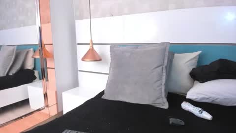 Ashkoreh online show from February 21, 8:09 pm