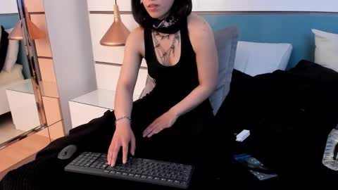 Ashkoreh online show from November 19, 7:14 pm