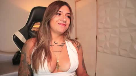 Ashley Lauren online show from February 3, 3:59 am