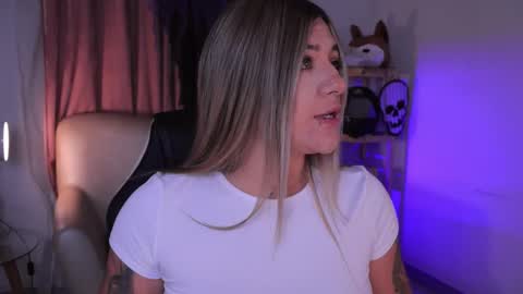 Ashley Lauren online show from October 20, 4:04 am