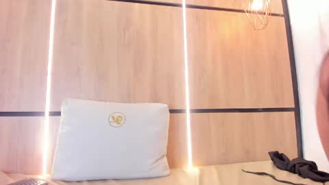 ashlyn online show from April 21, 7:54 pm