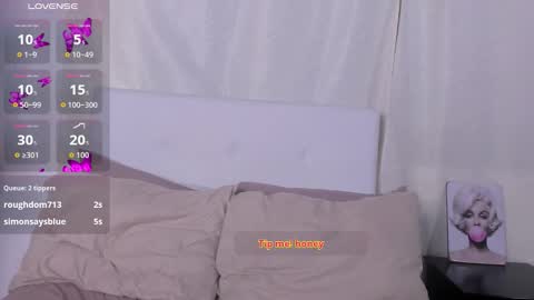 Nahomi  online show from December 1, 10:52 am