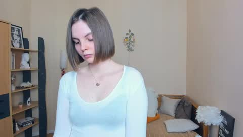 Mia online show from April 14, 8:03 am