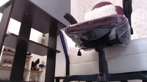 Aura sanders online show from March 29, 12:04 pm