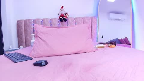 auroraa_miller online show from December 21, 1:04 pm