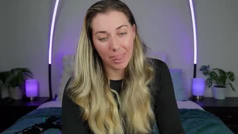 aussielulu online show from October 5, 10:53 am