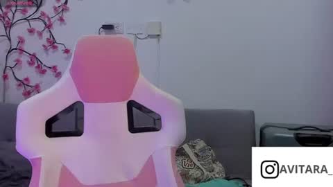              online show from August 6, 1:23 am