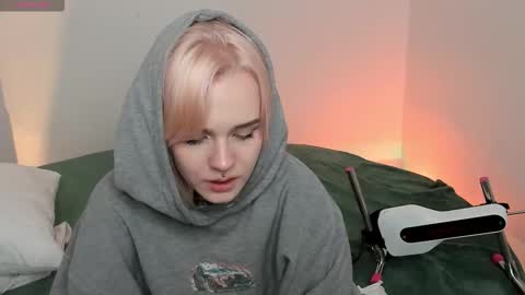 avabloom_ online show from March 4, 7:15 am