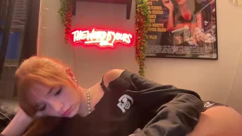 avaxlee online show from June 9, 12:54 am