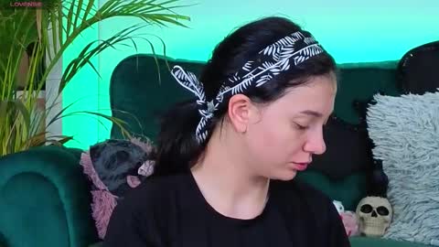 AveryWillow online show from November 1, 5:00 am