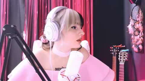 Avriel online show from November 20, 4:57 am