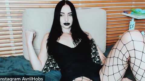 Avril online show from December 3, 8:36 am