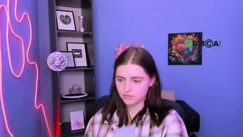 awesomeemma_ online show from May 6, 11:14 am