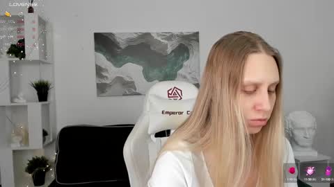 Emily online show from March 5, 2:25 am