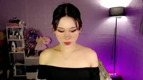 AYAHOSHILOVESYOU online show from April 19, 5:29 am