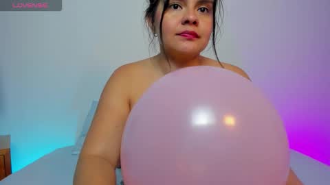 Alyda Jaramillo online show from October 16, 8:33 pm