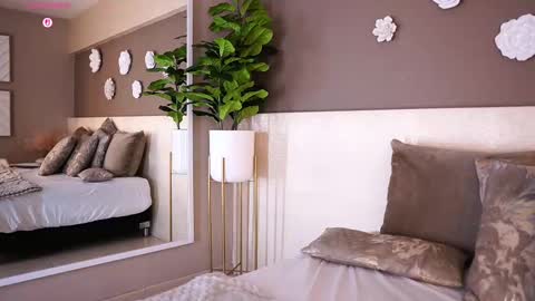 Aylin Millerxs online show from October 4, 10:25 pm