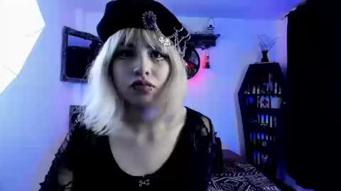 Azu Moure online show from October 15, 11:40 pm