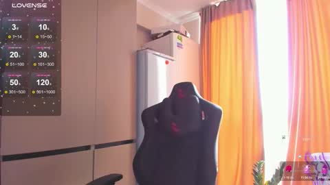 azure_moon online show from October 16, 7:33 am