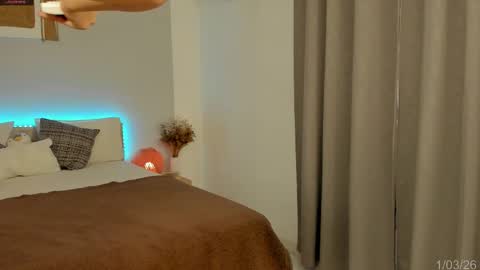 itzell  online show from March 1, 1:22 pm