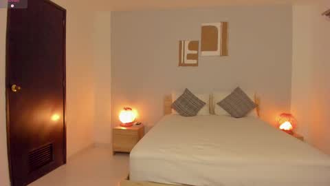 itzell  online show from February 21, 1:55 am