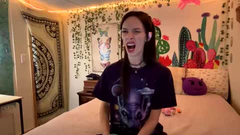 Fern Browning online show from January 9, 3:55 pm