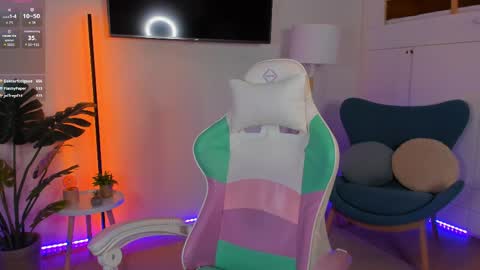 Baby   Lola online show from April 28, 12:20 pm