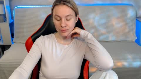 baby_kitte online show from April 24, 3:53 am