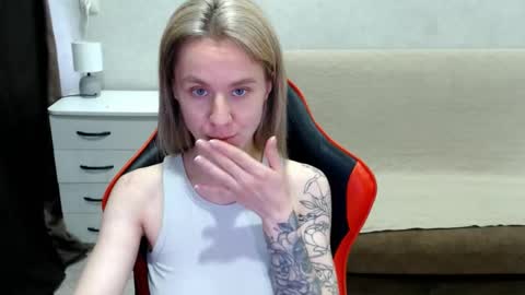 baby_kitte online show from October 18, 9:01 am